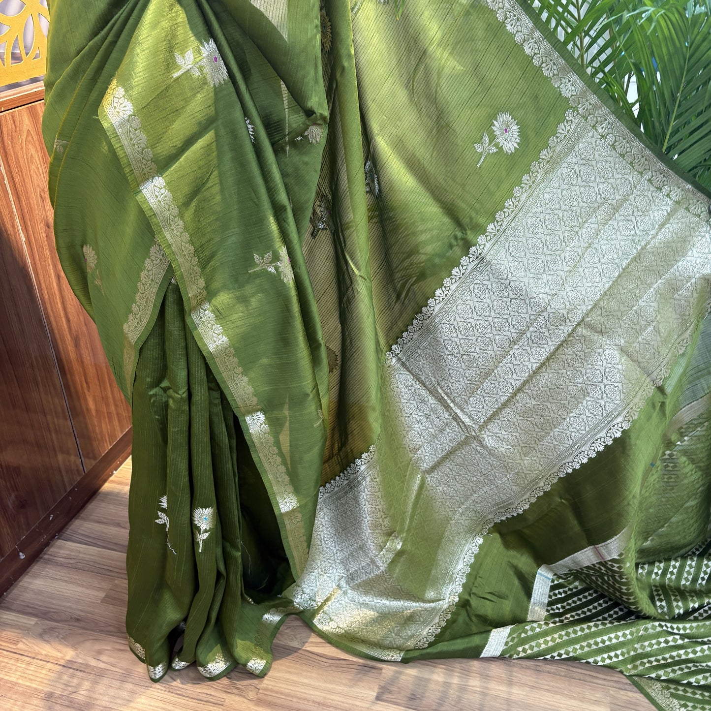 Green Semi Raw Silk Banarasi Saree