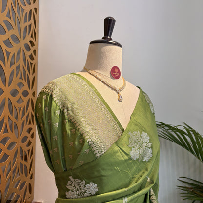 Green Semi Raw Mango Banarasi Saree – woven (zari) work			