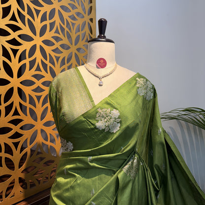 Green Semi Raw Mango Banarasi Saree – woven (zari) work			