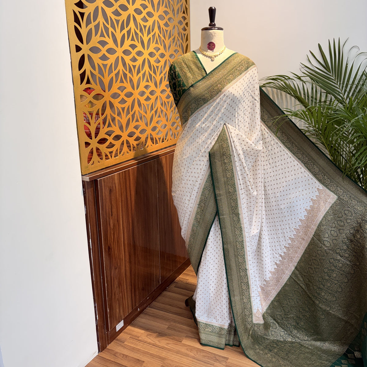 White Banarasi Pure Crepe Saree