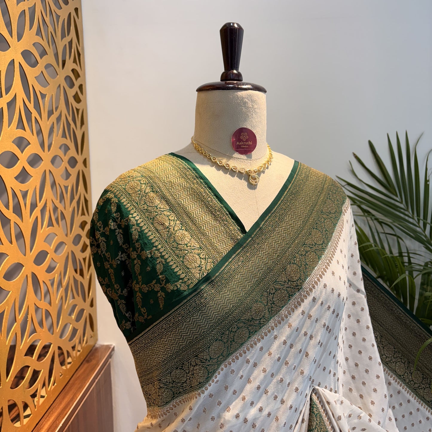 White Banarasi Pure Crepe Saree