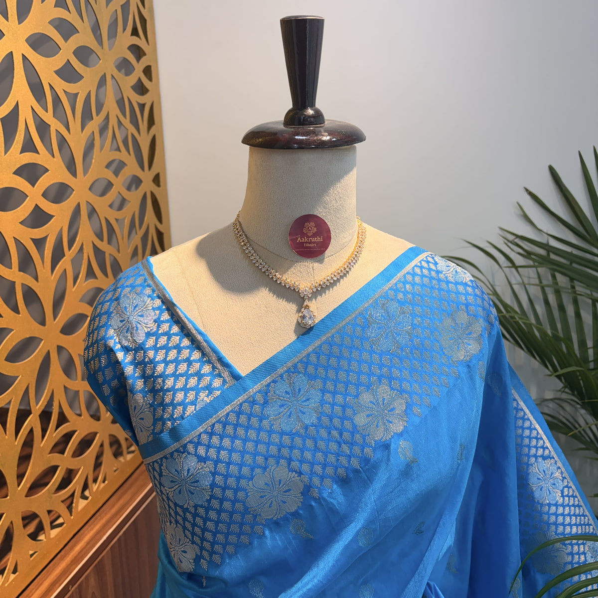 Blue Semi Raw Mango Banarasi Saree – woven (zari) work			