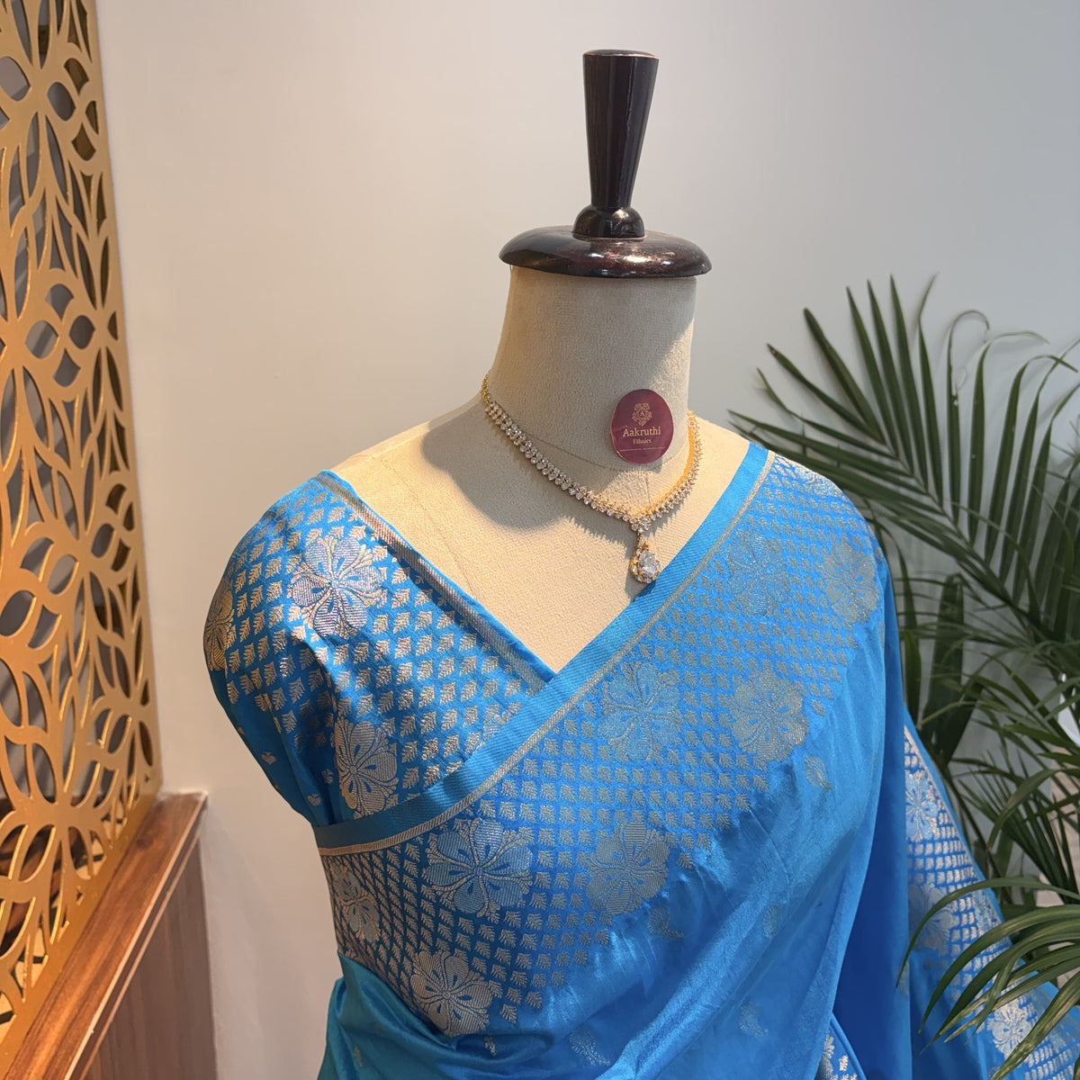 Blue Semi Raw Mango Banarasi Saree – woven (zari) work			