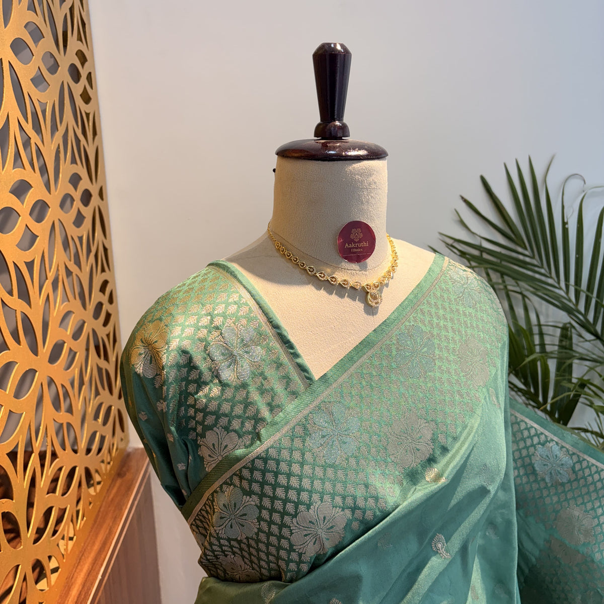Sea Green Semi Raw Mango Banarasi Saree – woven (zari) work			