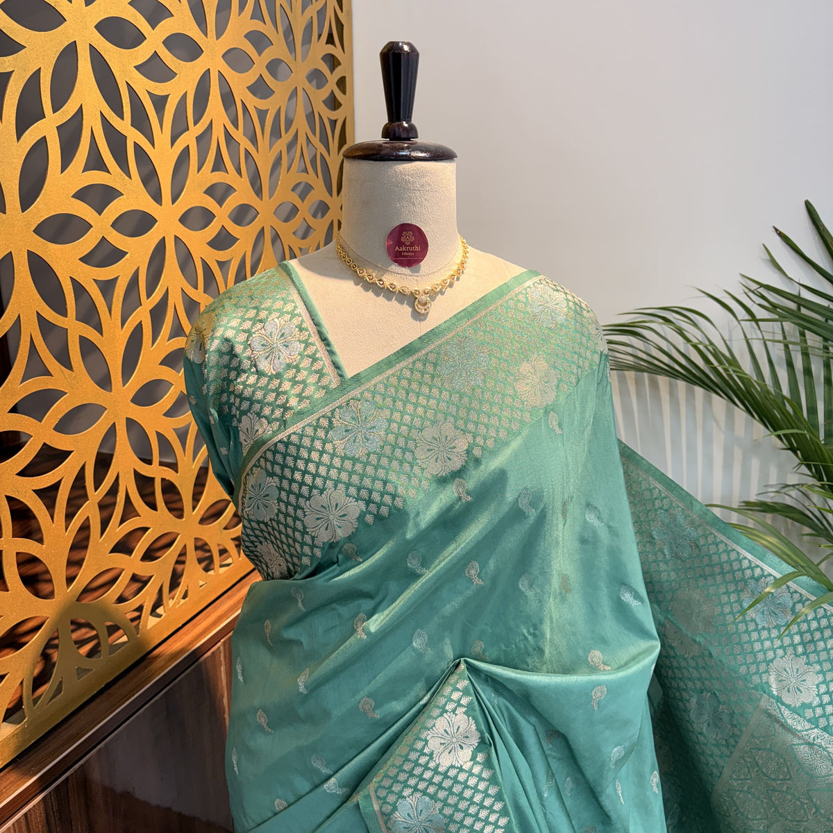 Sea Green Semi Raw Mango Banarasi Saree – woven (zari) work			