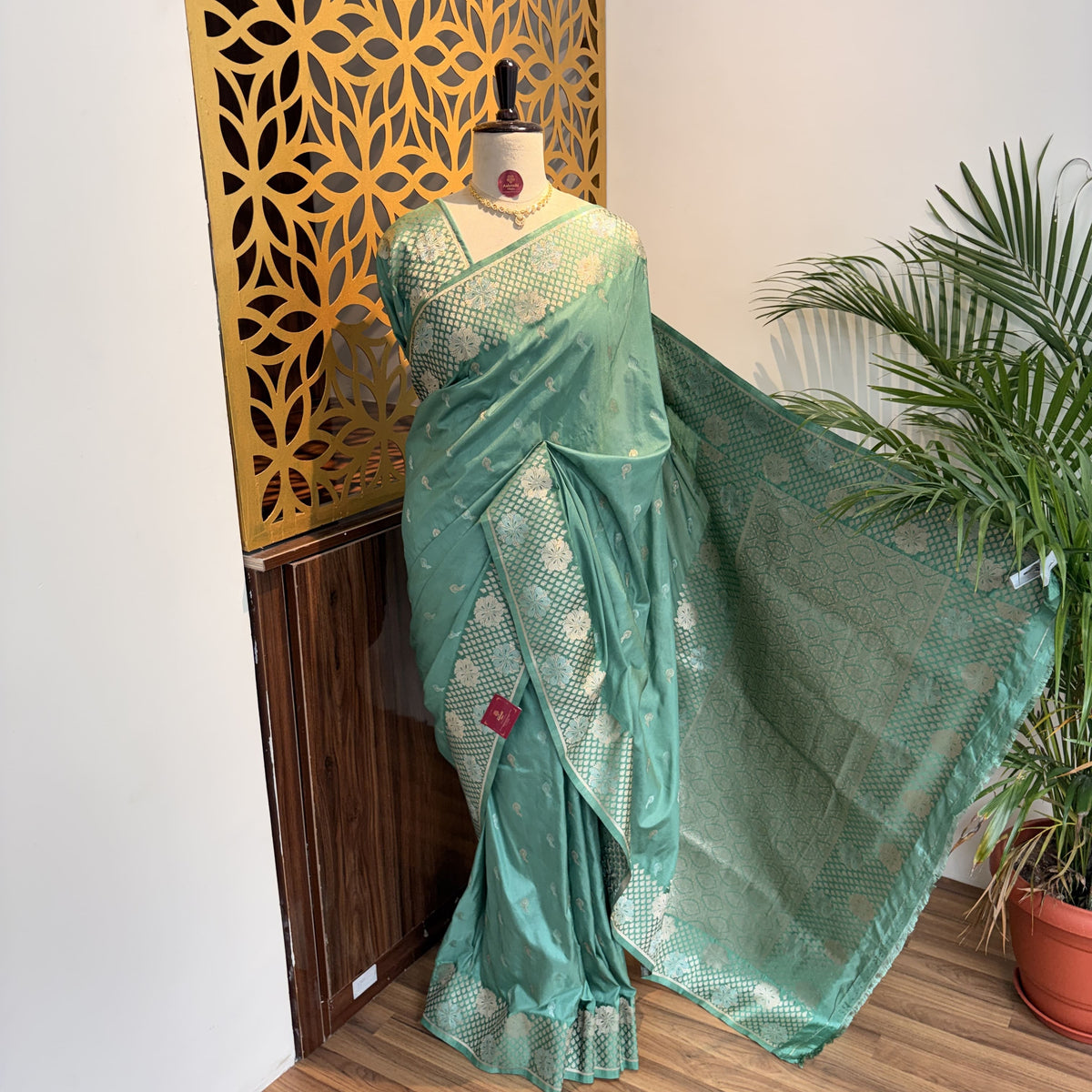 Sea Green Semi Raw Mango Banarasi Saree – woven (zari) work			