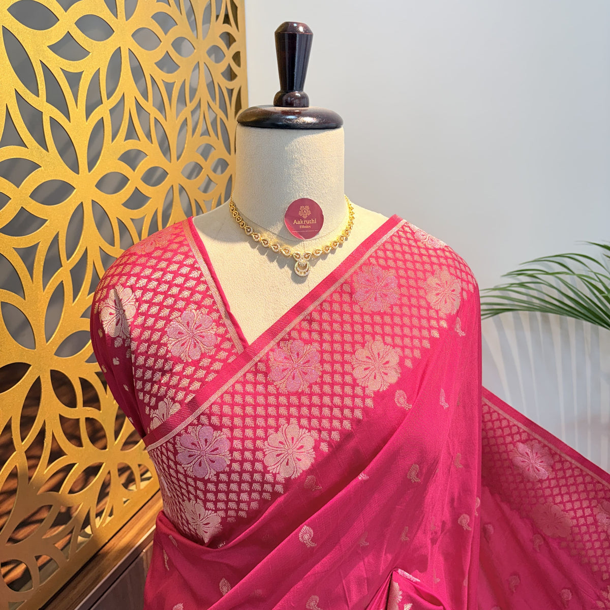 Pink Semi Raw Mango Banarasi Saree – woven (zari) work			