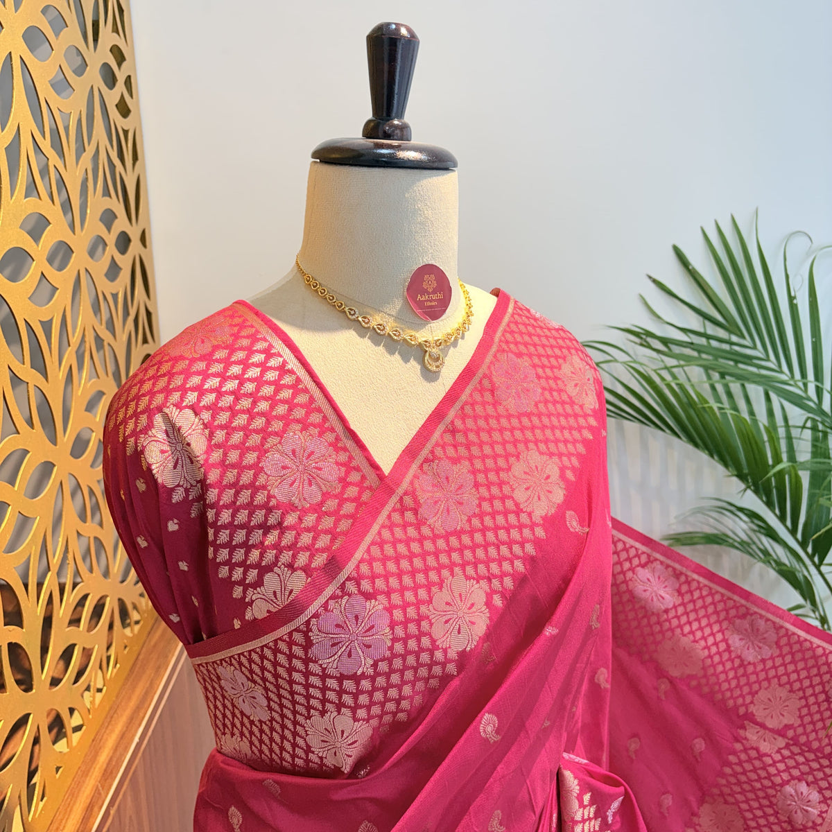 Pink Semi Raw Mango Banarasi Saree – woven (zari) work			