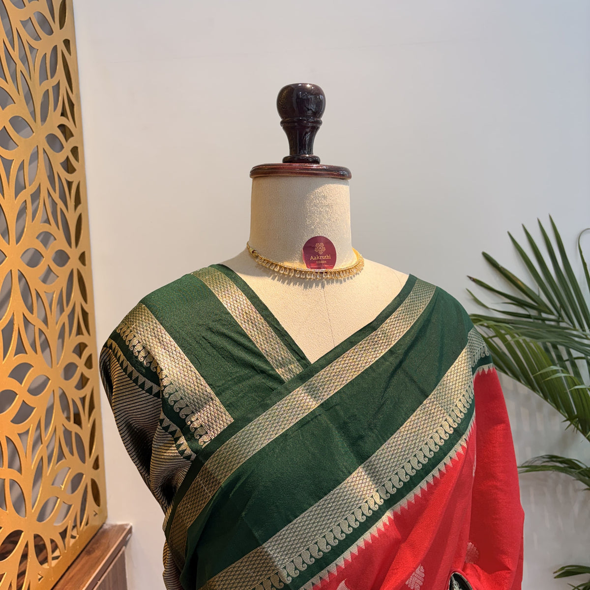 Red Semi Raw Silk Banarasi Saree – woven (zari) work			