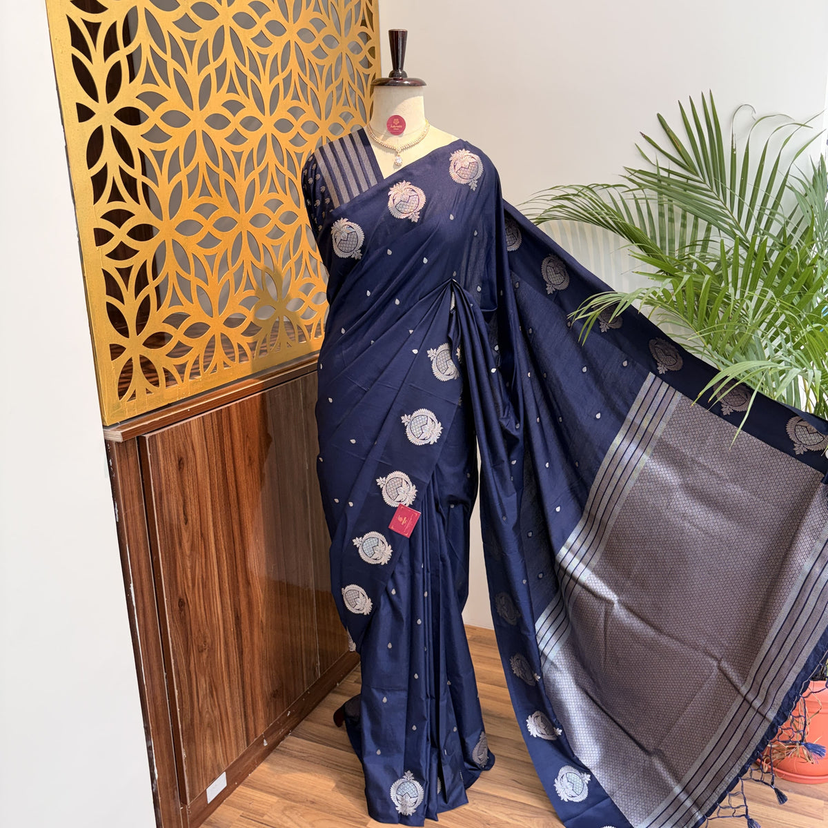 Navy Blue Semi Raw Mango Banarasi Saree – woven (zari) work			