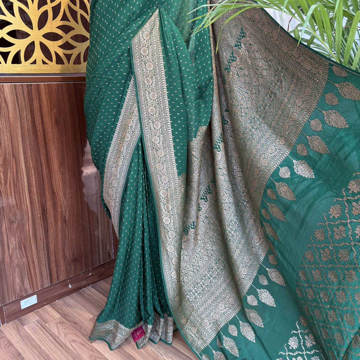 Green Banarasi Pure Crepe Saree – woven (zari) work			