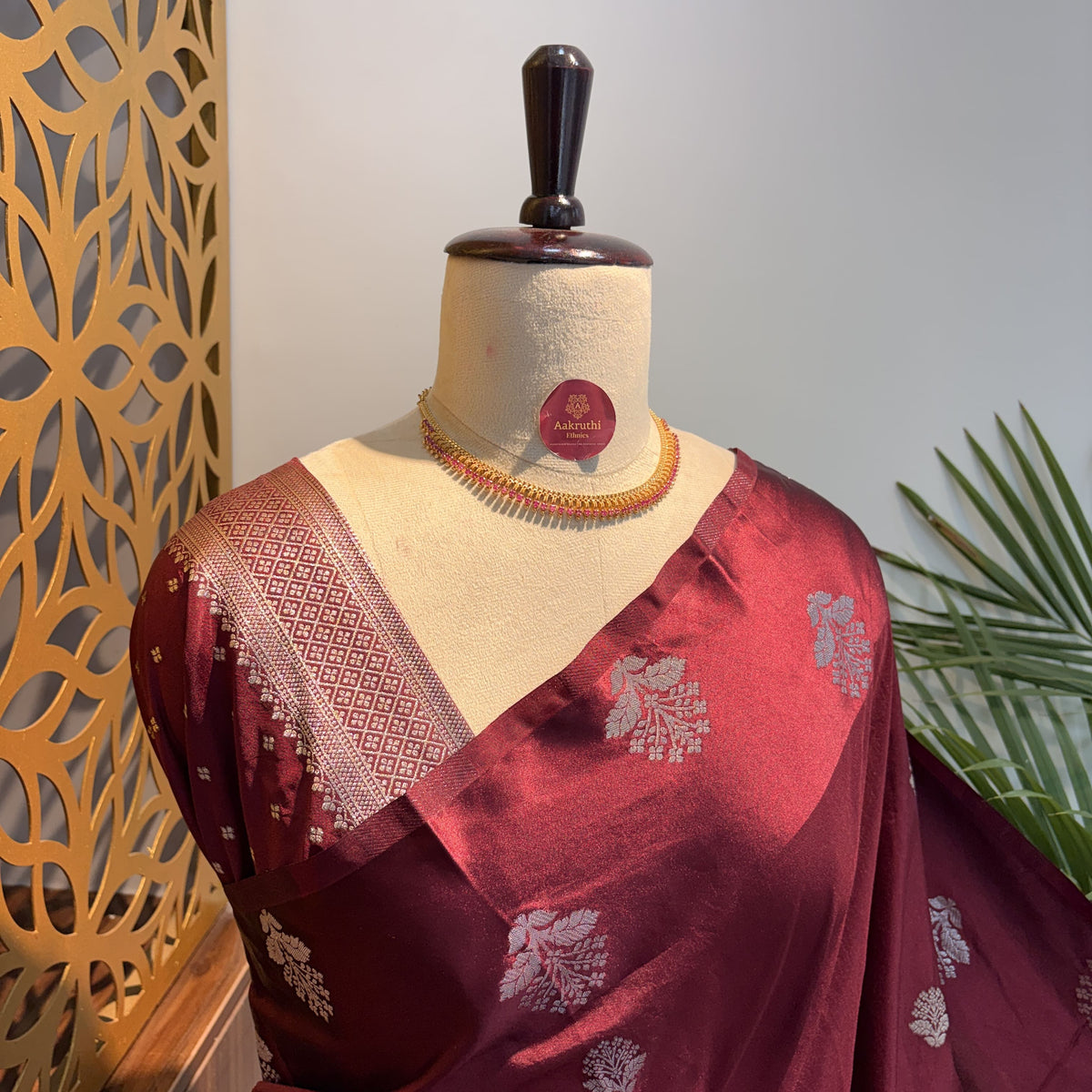 Maroon Semi Raw Mango Banarasi Saree – woven (zari) work			