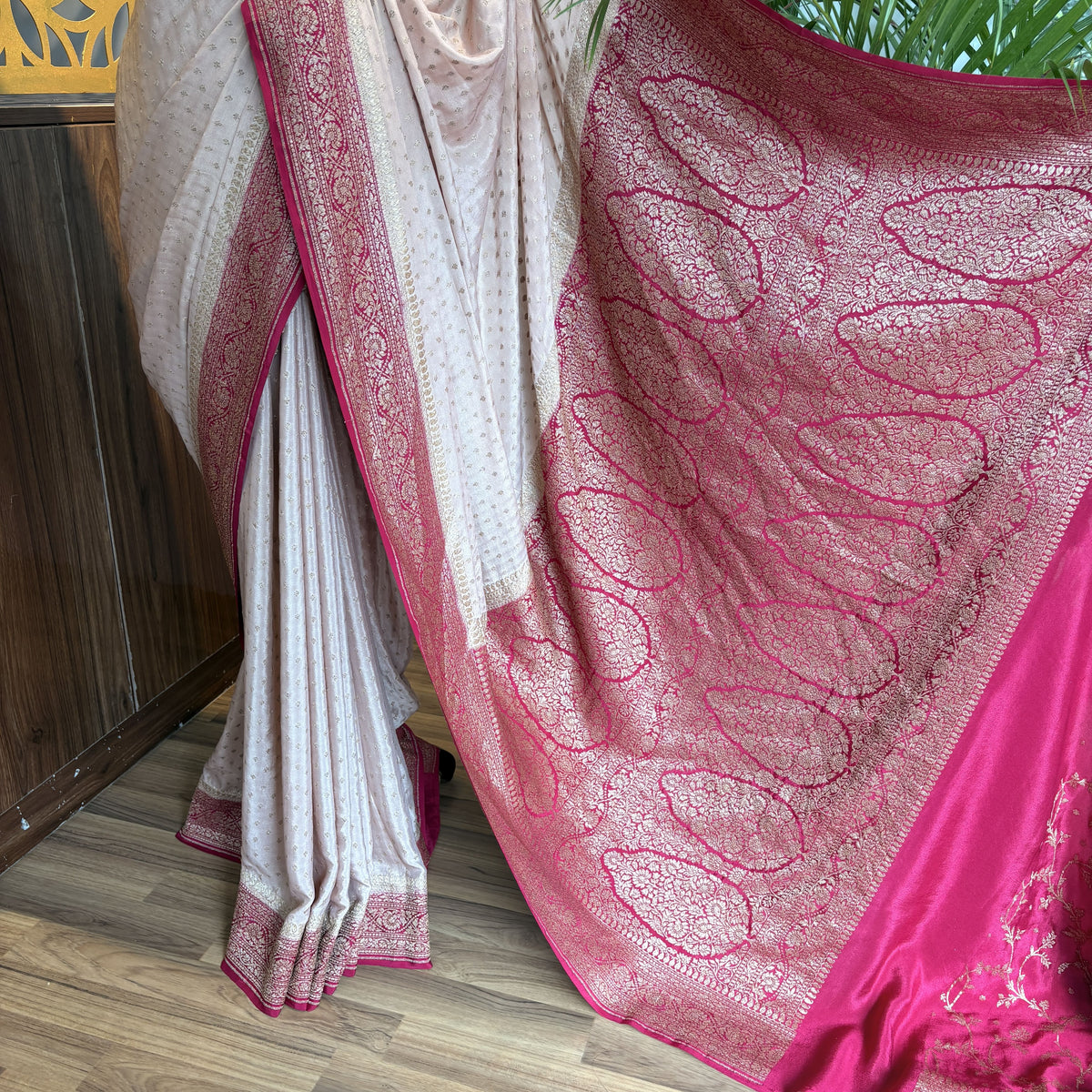 Cream Banarasi Pure Crepe Saree – woven (zari) work			