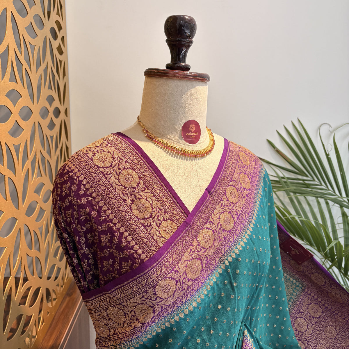 Rama Green Banarasi Pure Crepe Saree – woven (zari) work			