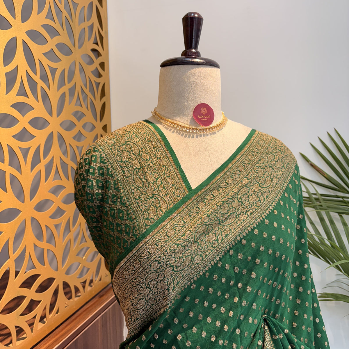 Green Banarasi Pure Crepe Saree – woven (zari) work			