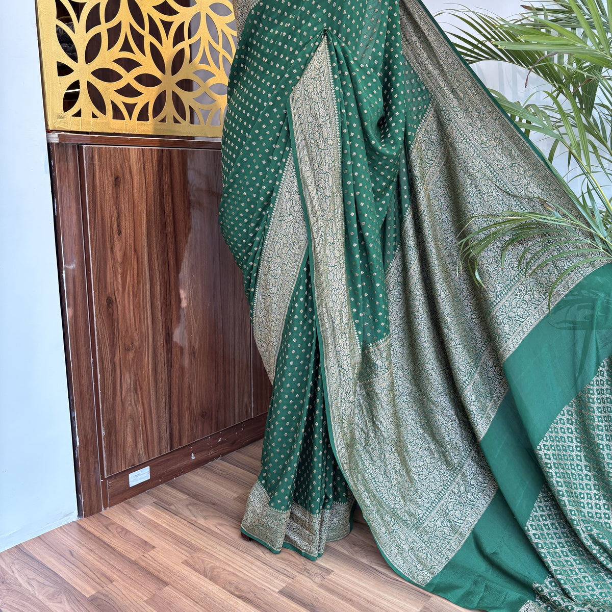 Green Banarasi Pure Crepe Saree – woven (zari) work			
