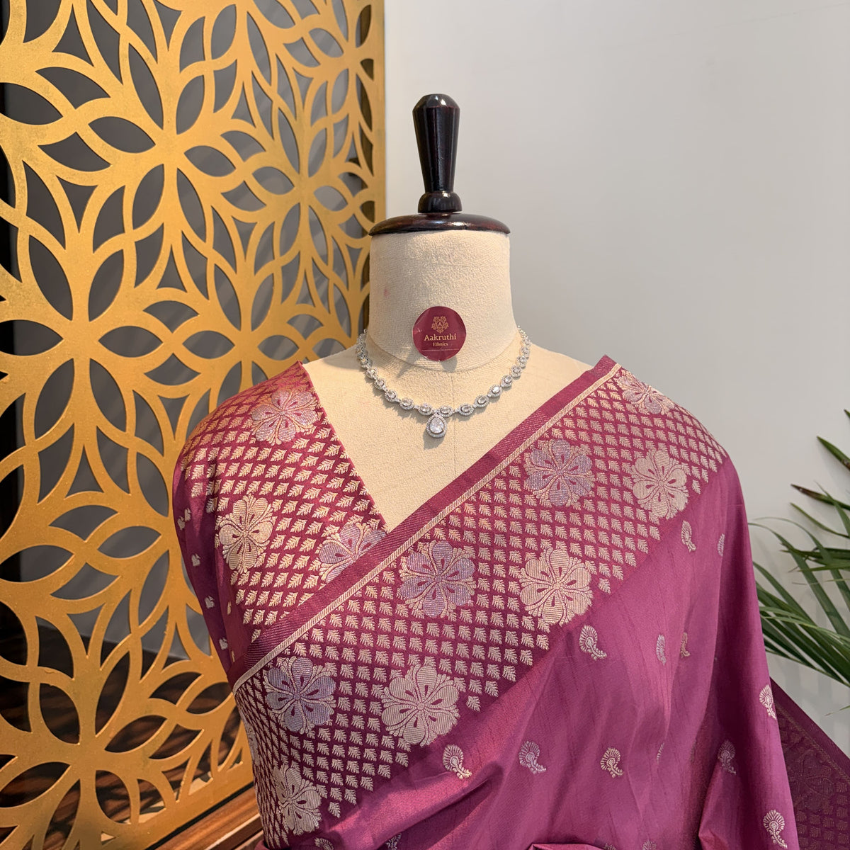 Onion Pink Semi Raw Mango Banarasi Saree – woven (zari) work			