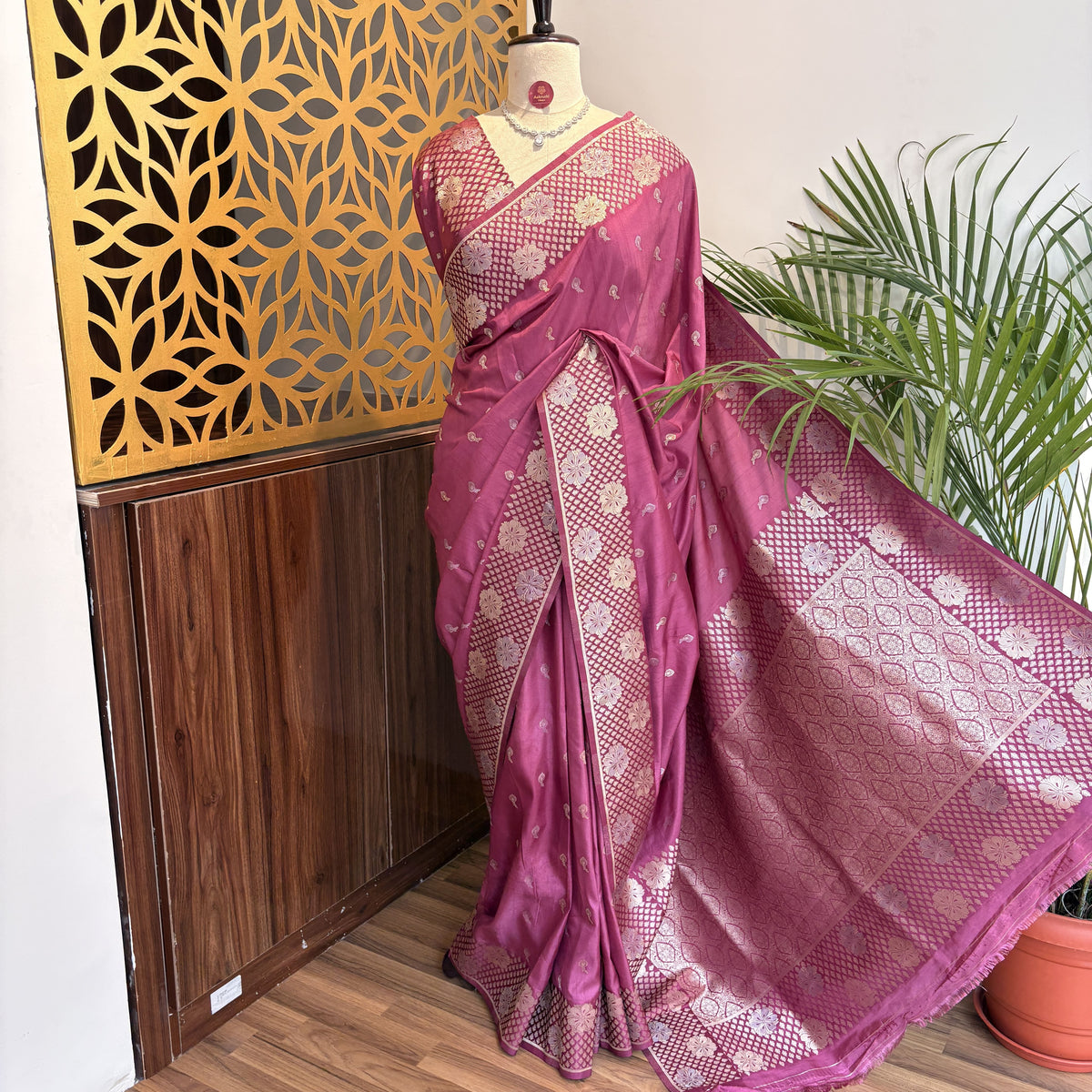 Onion Pink Semi Raw Mango Banarasi Saree – woven (zari) work			