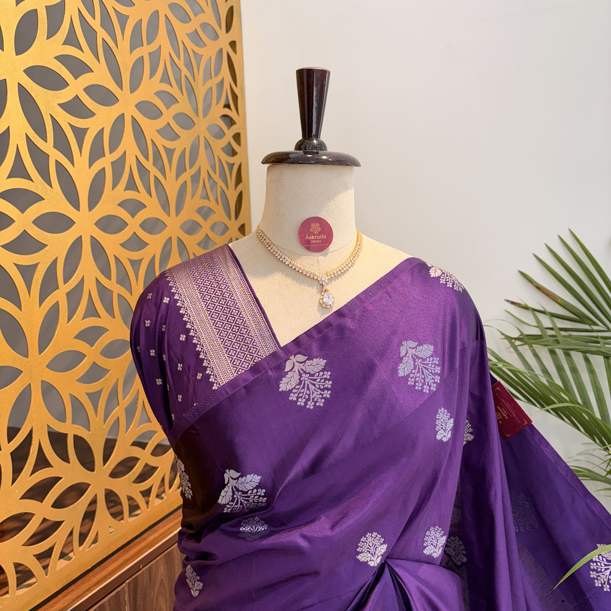 Purple Semi Raw Mango Banarasi Saree – woven (zari) work			