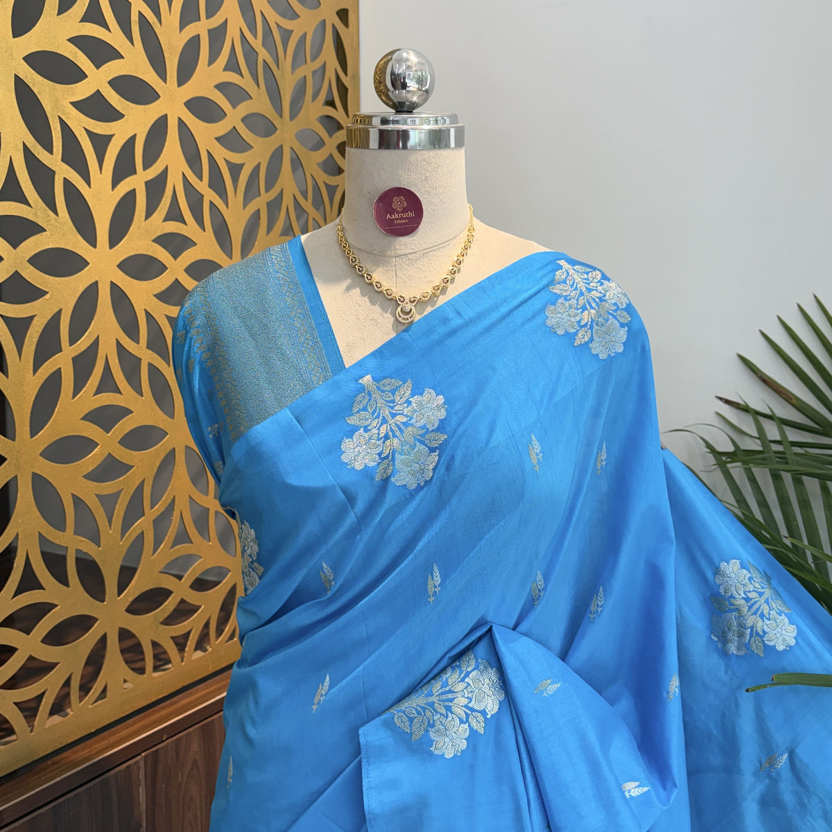 Blue Semi Raw Mango Banarasi Saree – woven (zari) work			