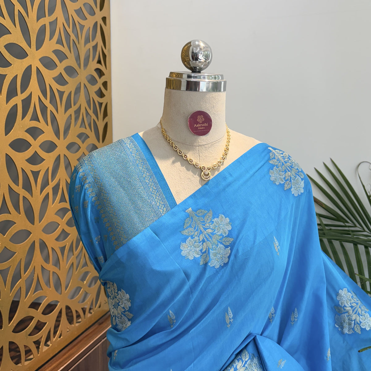 Blue Semi Raw Mango Banarasi Saree – woven (zari) work			